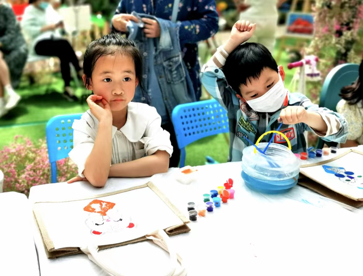 武昌儿童“DIY手绘”七彩环保袋 共建清洁美丽世界