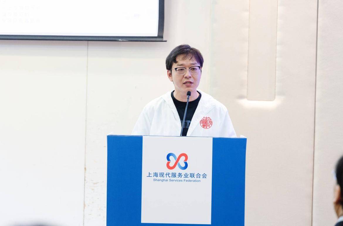曹杰在“沪滇同康”健康管理系列公益活动捐赠仪式发表讲话