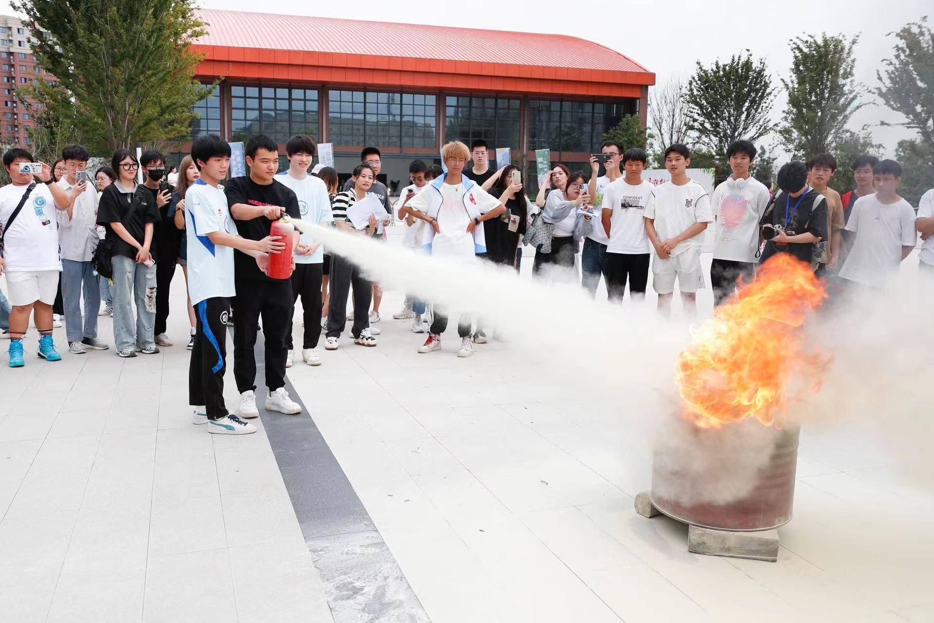 广州TTG战队应能量中国邀请参加校园消防公益科普活动