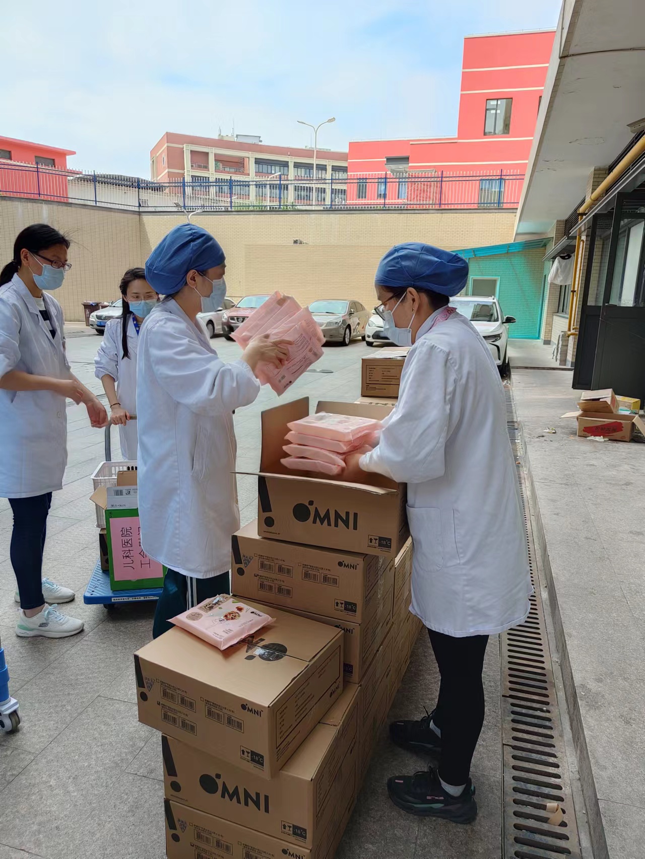 同心守“沪”一线防疫人员 绿客盟捐赠爱心饺子为上海加油