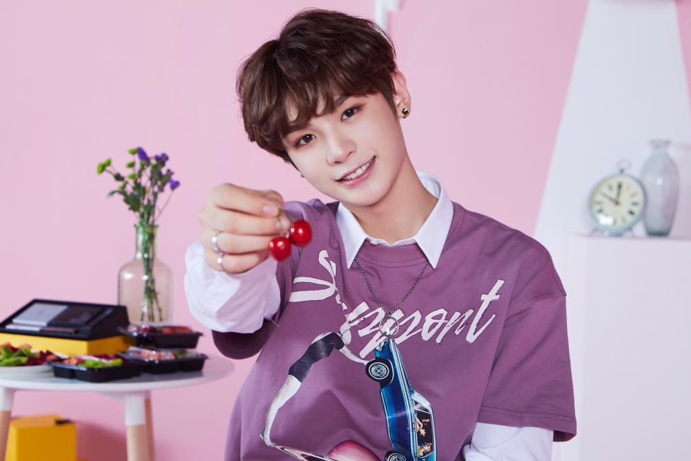黄明昊.png