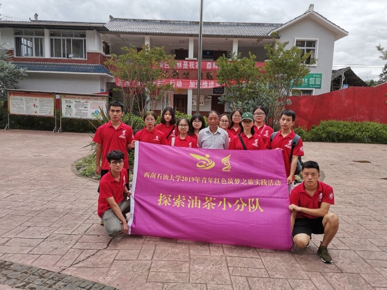 与罗书记合影.jpg