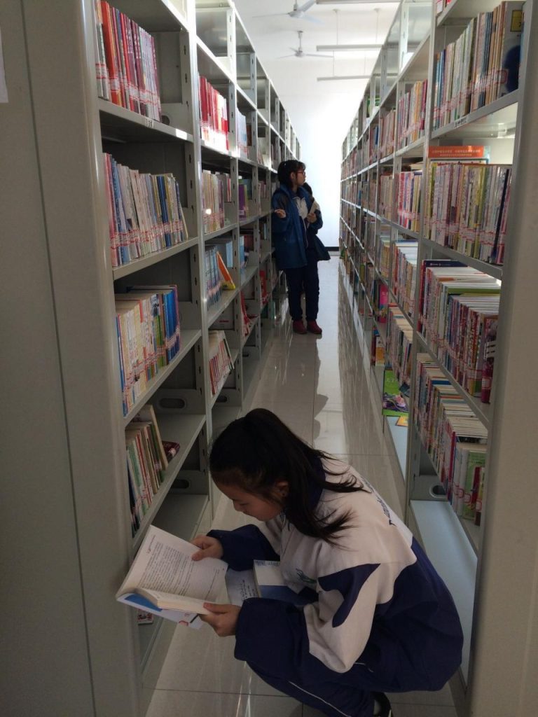 八哥书屋落地新疆改善农牧民子女教育